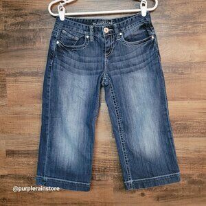 Maurices Bermuda Shorts Size 4 Low Rise Thick Stitch Medium Dark Wash Stretch